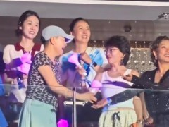 宋丹丹穿20年前《家有儿女》衣服，瞬间穿越回〈家有儿女〉的夏天