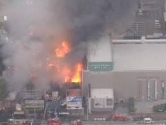 日本三重县一商店街发生火灾 火势仍在蔓延中
