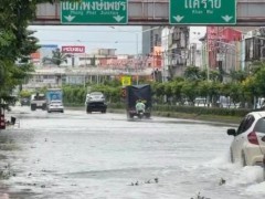 泰国洪灾 曼谷32.9万户家庭受灾